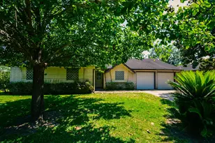 8407 Edgemoor Dr, Houston, TX 77036 - Photo 2