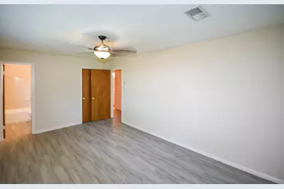 8407 Edgemoor Drive, Houston, TX 77036 - Photo 12