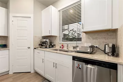 3104 Valley Peak Drive, Houston, TX 77063 - Photo 8