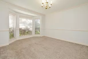 811 Spring Valley Ct, Sugar Land, TX 77479 - Photo 6
