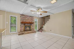 110 Mockingbird Ln, Clute, TX 77531 - Photo 10