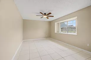 110 Mockingbird Ln, Clute, TX 77531 - Photo 6