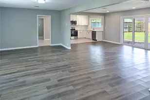 613 Magnolia, Lake Jackson, TX 77566 - Photo 4