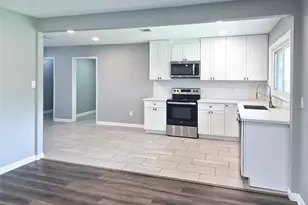 613 Magnolia, Lake Jackson, TX 77566 - Photo 8