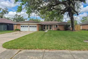 613 Magnolia, Lake Jackson, TX 77566 - Photo 1