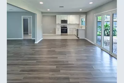 613 Magnolia, Lake Jackson, TX 77566 - Photo 2