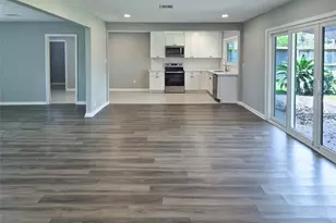 613 Magnolia, Lake Jackson, TX 77566 - Photo 2