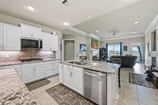9823 Oaklawn Dr, Mont Belvieu, TX 77523 - Photo 14