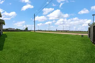 9823 Oaklawn Dr, Mont Belvieu, TX 77523 - Photo 36