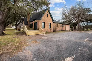 706 E Main St, Madisonville, TX 77864 - Photo 2