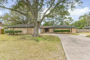 410 Riverside Dr, Alvin, TX 77511 - Photo 2