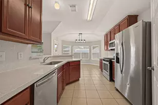 5817 Village Grove Dr, Pearland, TX 77581 - Photo 4