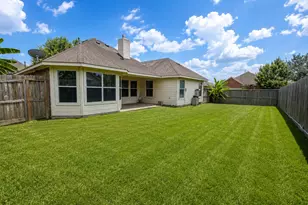 5817 Village Grove Dr, Pearland, TX 77581 - Photo 4