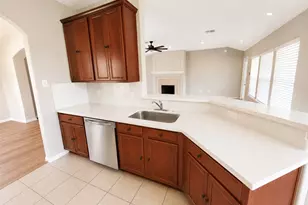 5817 Village Grove Dr, Pearland, TX 77581 - Photo 8