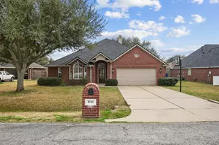 3811 Doveswood Cir, Needville, TX 77461 - Photo 2