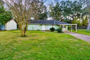 906 Avenue A, Sweeny, TX 77480 - Photo 1