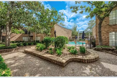 2121 Fountain View Drive #83E, Houston, TX 77057 - Photo 2