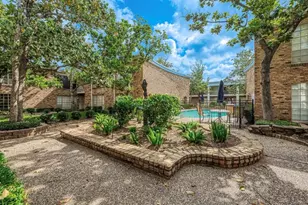 2121 Fountain View Dr, Houston, TX 77057 - Photo 2