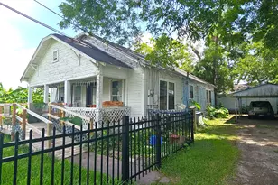 1030 N 1st St, Baytown, TX 77520 - Photo 2