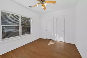 205 Riley Ln, Houston, TX 77003 - Photo 6