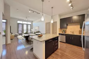 2700 Brazos St, Houston, TX 77006 - Photo 2