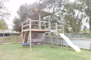 2227 10th St, Port Neches, TX 77651 - Photo 30