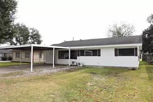 2227 10th St, Port Neches, TX 77651 - Photo 2