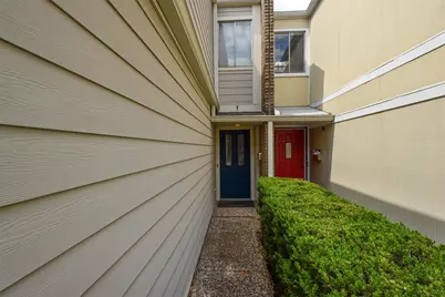 18 Townhouse Court, Bellaire, TX 77401 - Photo 2