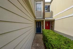 18 Townhouse Ct, Bellaire, TX 77401 - Photo 2