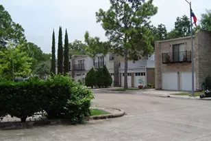 18 Townhouse Ct, Bellaire, TX 77401 - Photo 1