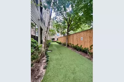 2727 Brazos Street #14, Houston, TX 77006 - Photo 18
