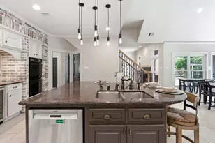 7 Deer Lake Ct, The Woodlands, TX 77381 - Photo 10