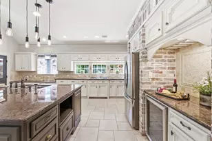 7 Deer Lake Ct, The Woodlands, TX 77381 - Photo 8