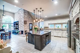 7 Deer Lake Ct, The Woodlands, TX 77381 - Photo 4