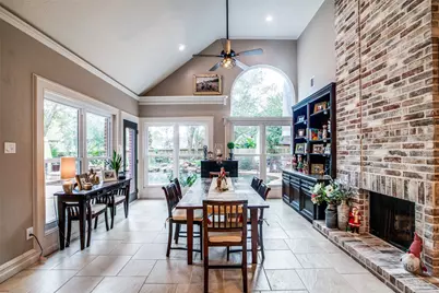 7 Deer Lake Court, The Woodlands, TX 77381 - Photo 2
