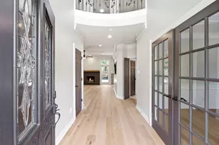 7 Deer Lake Ct, The Woodlands, TX 77381 - Photo 2