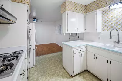 613 Grantham Road, Baytown, TX 77521 - Photo 6