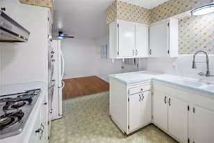 613 Grantham Rd, Baytown, TX 77521 - Photo 6