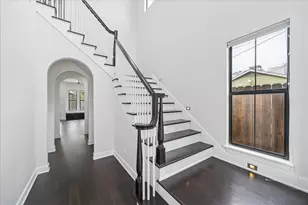 2011 Colorado St, Houston, TX 77007 - Photo 2