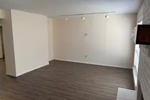 1323 Reddleshire Ln, Houston, TX 77043 - Photo 8