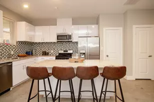 119 E 32nd St, Houston, TX 77018 - Photo 1