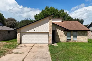 45 Ranch House Loop, Angleton, TX 77515 - Photo 2