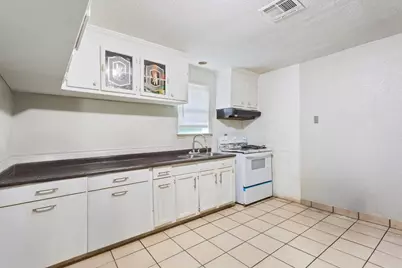 1301 S Walker Street, Belton, TX 76513 - Photo 4