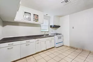 1301 S Walker St, Belton, TX 76513 - Photo 4