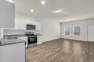 2511 17th St, Hempstead, TX 77445 - Photo 2