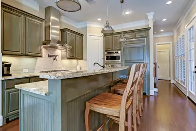 31 E Breezy Way, The Woodlands, TX 77380 - Photo 6