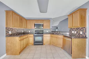 10514 Lauren Creek Dr, Baytown, TX 77523 - Photo 6