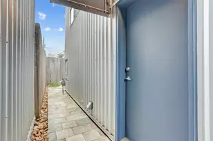 2720 Chenevert St, Houston, TX 77004 - Photo 40