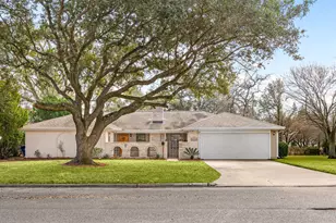 1719 Alta Vista Dr, Alvin, TX 77511 - Photo 2