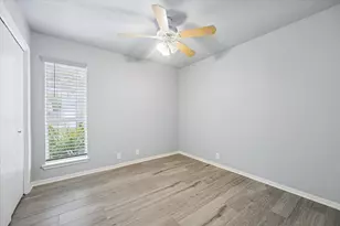 2110 Gray Falls Dr, Houston, TX 77077 - Photo 14